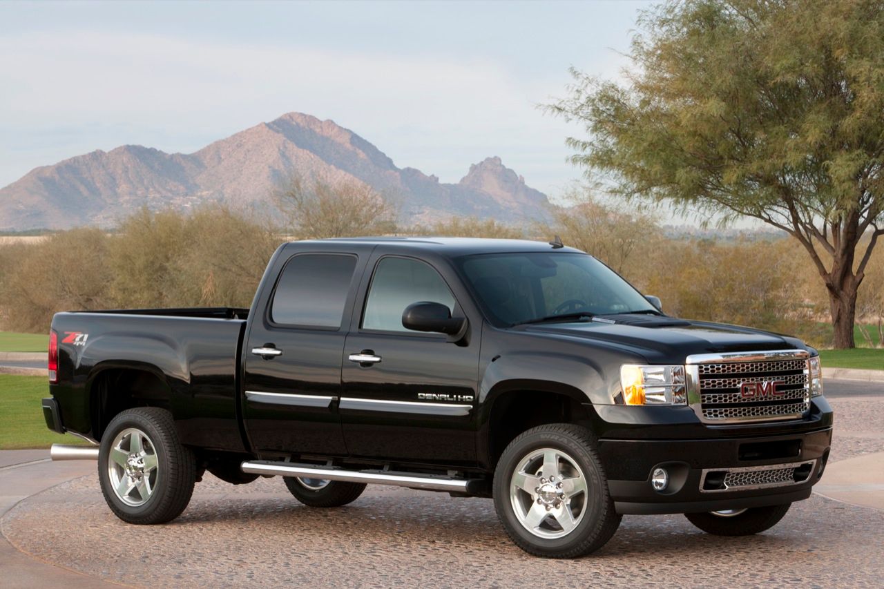 GMC Sierra Denali HD (fot. autointhenews.com)