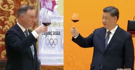 Kontrowersyjna wizyta. Duda spotkał się z Xi Jinpingiem