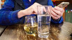 Co warto pić rano, a co lepiej wieczorem? Lista napojów