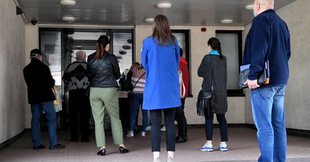 Odmowy zasiłków opiekuńczych z ZUS. Powody? Przepisy i lukę w procedurach