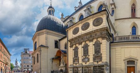 Lwów. Krypty katedralne udostępnione jako schron dla mieszkańców