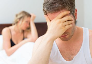 Jeden z najczęstszych nowotworów u mężczyzn. Objaw widać w sypialni
