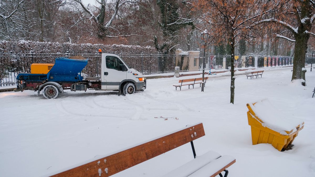 Na zdjęciu śnieg w Warszawie