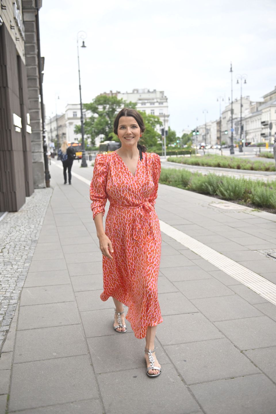 Joanna Jabłczyńska w midi we wzory