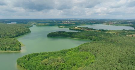 Tu królują czerwień, zieleń i…maryjne kapliczki. Warmia to nie Mazury!