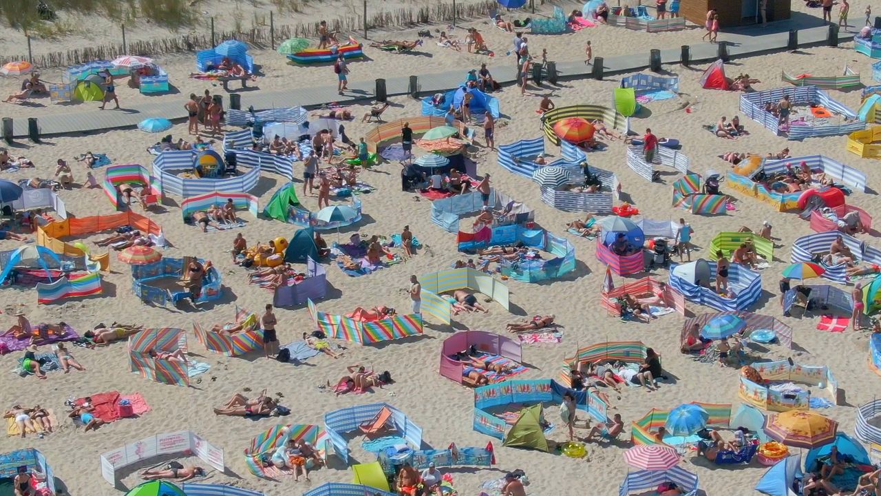 Nowy sezon, stare nawyki. Tak turyści zachowują się na plażach