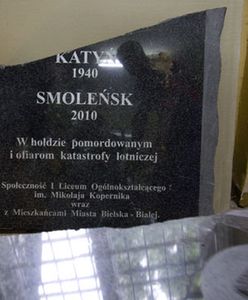 Zniszczono tablicę upamiętniającą katastrofę smoleńską