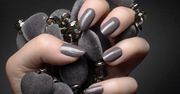 Szare paznokcie nie muszą być nudne. Sprawdź najnowsze trendy
