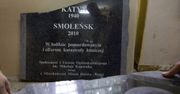 Zniszczono tablicę upamiętniającą katastrofę smoleńską