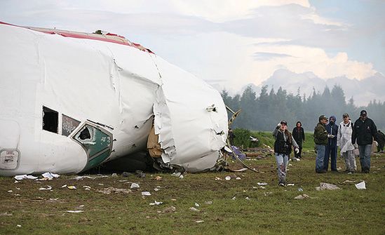 Boeing spadł na dom, zabił trzy osoby; cała załoga żyje
