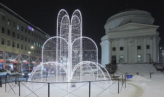 Warszawa rozbłysła świątecznymi światłami