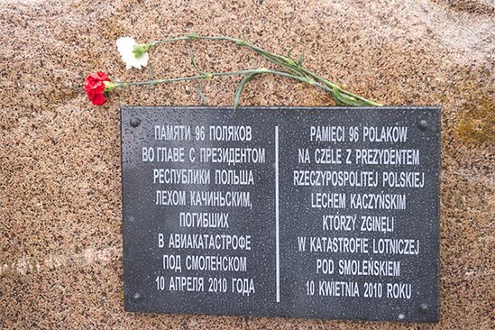 Polacy nie złożyli kwiatów pod nową tablicą w Smoleńsku