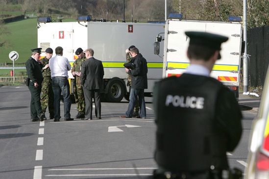 Zamach bombowy w Irlandii - zginął policjant