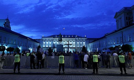 Są zarzuty po poniedziałkowej manifestacji przy krzyżu