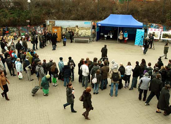 Gigantyczna kolejka do toalety w centrum Warszawy