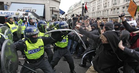 Starcia z policją na ulicach Londynu