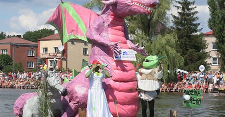 Shrek zwyciężył w Pływaniu na Byle Czym