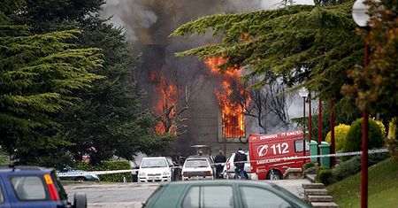 Samochód-pułapka ranił 17 osób na uczelni w Hiszpanii