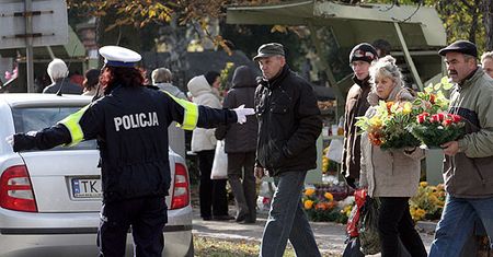 27 ofiar śmiertelnych, 285 rannych na drogach