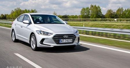 Nowy Hyundai Elantra 1.6 MPI (2016) - zdjęcia, wnętrze, bagażnik