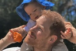 Niepublikowane wcześniej zdjęcia Archiego i Lilibet. Pojawiły się w dokumencie "Harry i Meghan"