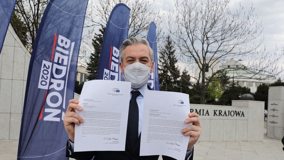 Wybory 2020. Sędziowie i Robert Biedroń piszą do OBWE ws. głosowania korespondencyjnego