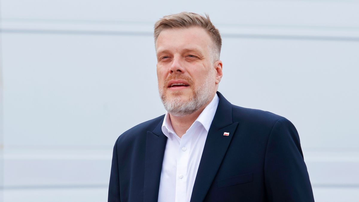 Adrian Zandberg
Cz�stochowa, 14.05.2025. Wybory Prezydenta RP 2025 - kampania. Kandydat Partii Razem w wyborach prezydenckich Adrian Zandberg podczas spotkania z wyborcami na Placu Biega�skiego w Cz�stochowie, 14 bm. (wd/amb) PAP/Waldemar Deska
Waldemar Deska
Adrian Zandberg, Czestochowa, kampania, kandydat, objazd kraju, Partia Razem, Plac Bieganskiego, polityka, portret, spotkanie wyborcze, spotkanie z mieszkancami wyborcami sympatykami, wiec, wizyta krajowa, wybory