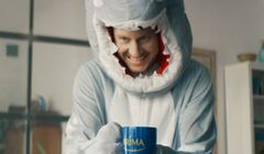 Kubki z mazakami do wyrażania bliskości w promocji kawy Prima (wideo)