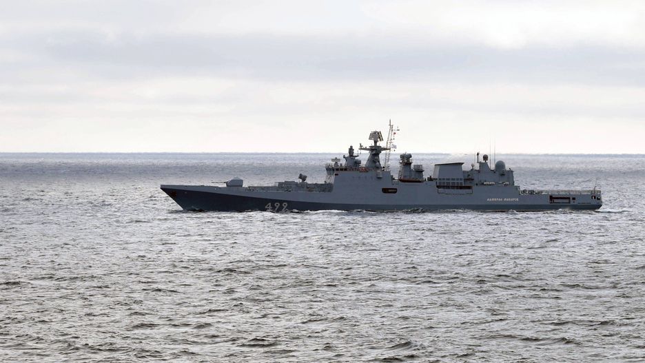 Joint exercise of the Northern and Black Sea fleets in the Black Seaepa08114642 Russian Navy's Admiral Makarov frigate of the Black Sea Fleet during the joint drills of the Northern and Black sea fleets in the Black Sea, Crimea, 09 January 2020. The exercise included Kalibr cruise missiles and Kinzhal hypersonic aero-ballistic ballistic missiles firing.  EPA/ALEXEI DRUZHININ / SPUTNIK / KREMLIN POOL MANDATORY CREDIT Dostawca: PAP/EPA.ALEXEI DRUZHININ / SPUTNIK / KREMLIN POOL