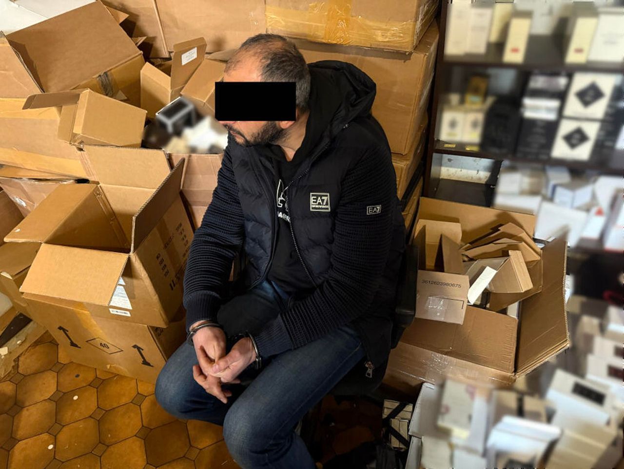 Mazowieckie: Magazyn podróbek pod Warszawą. Towar za blisko 25 mln zł