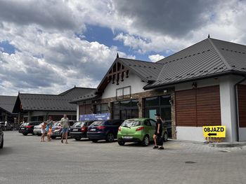 Gorlice: JYSK na Jarmarku Pogórzańskim. Prace na budowie już się zakończyły. Znamy datę otwarcia