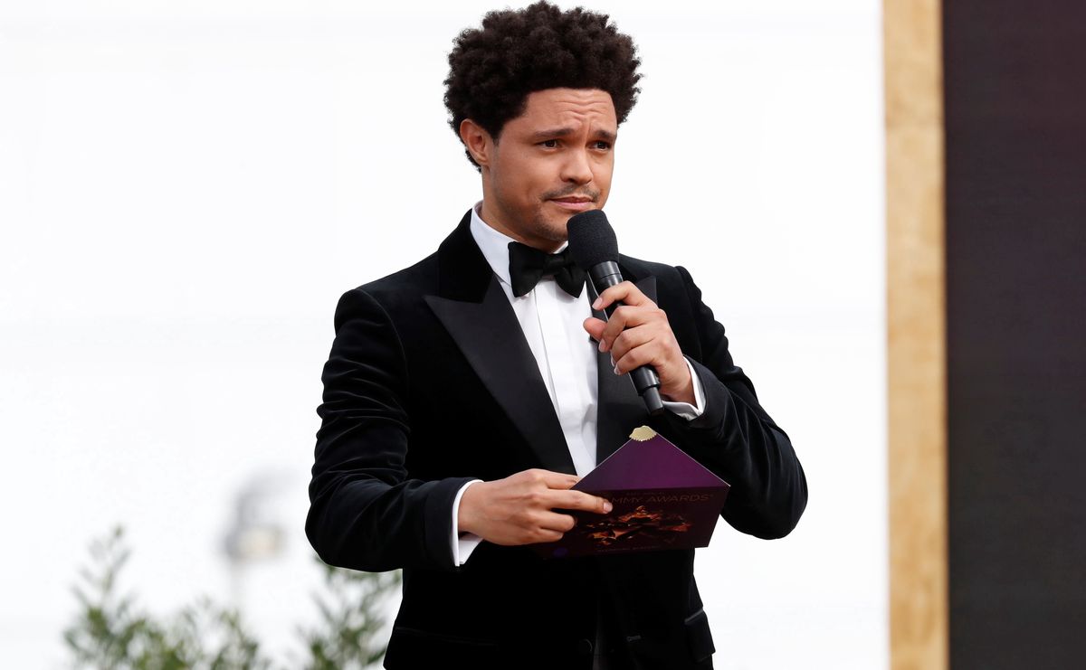 Trevor Noah wyśmiał rodzinę królewską podczas Grammy 2021. Nawiązał też do Kapitolu