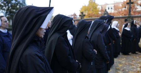 Zakonnice na emeryturze klepią biedę? Oto na jakie pieniądze mogą liczyć