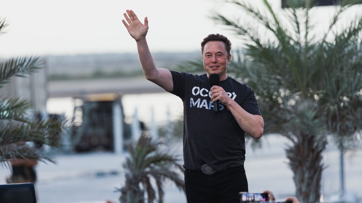 Elon Musk, co-founder and chief executive officer of Space Exploration Technologies Corp. (SpaceX) and Tesla Inc., during a news conference with Mike Sievert, president and chief executive officer of T-Mobile US Inc., not pictured, at the SpaceX Starbase facility in Boca Chica, Texas, US, on Thursday, Aug. 25, 2022. T-Mobile is partnering with Elon Musks SpaceX to offer wireless phone service in remote parts of the US where coverage is spotty. Photographer: Jordan Vonderhaar/Bloomberg via Getty Images