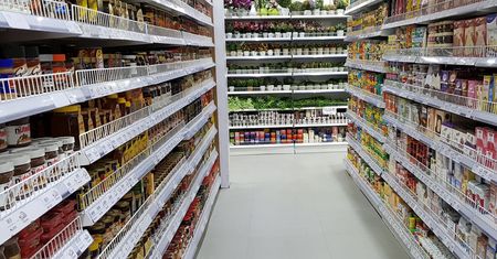 Popularne batony i wafle za mniej niż 1 zł. Zaskakujące promocje w sklepach