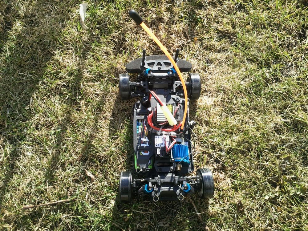 Miniaturowy drift, czyli czy warto kupować samochód RC? [wideo] 8