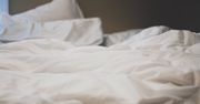 Ścielisz łóżko z rana? Ekspertka tłumaczy, dlaczego to zły pomysł