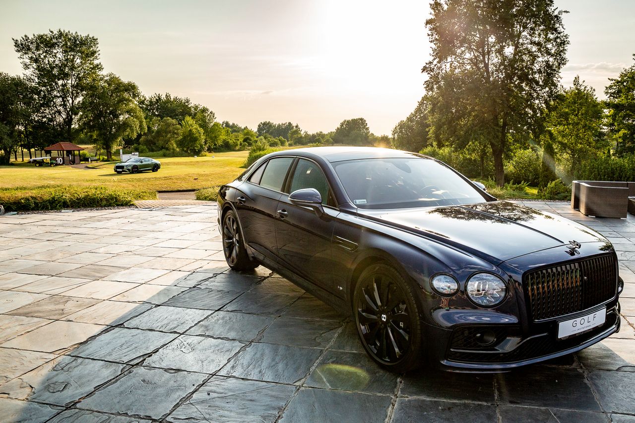 Bentley Flying Spur zapewni luksus nie tylko podczas wyjazdu na pole golfowe