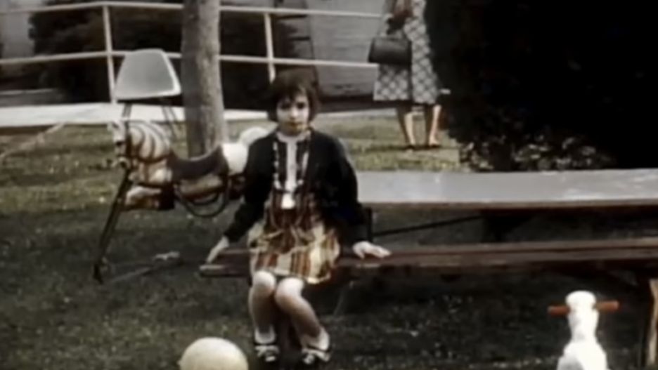 Genie, "dzikie dziecko". Przez 13 lat żyła w klatce, do której wsadził ją okrutny ojciec