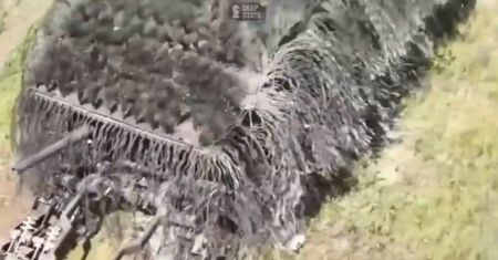 "Pancerny mamut" Rosjan. Ukraińcy na jego zniszczenie mieli zużyć 60 dronów