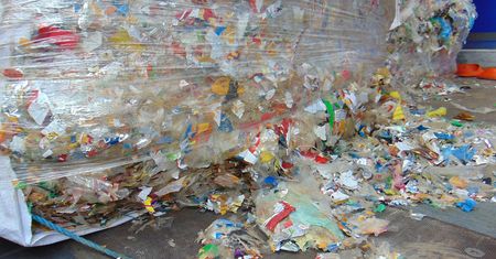 KAS zatrzymała transport 25 ton nielegalnych odpadów