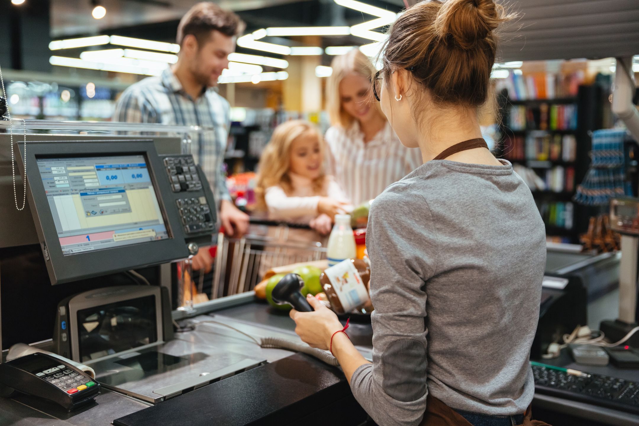 Supermarket; sklep; kasa; kasjerka; obsługa