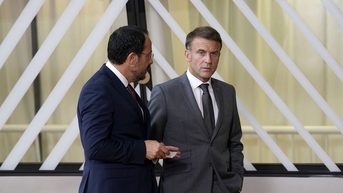BRUSSELS, BELGIUM - JUNE 27:  (R) Emmanuel Macron President of France and Nikos Christodoulides Pressident of Cyprus attend the family photo during the European Council Meeting on June 27, 2024 in Brussels, Belgium. EU leaders gathered to discuss the bloc's 2024-2029 strategic agenda, as well as issues pertaining to Ukraine, the Middle East, security and defence, competitiveness, among other items. (Photo by Pier Marco Tacca/Getty Images)