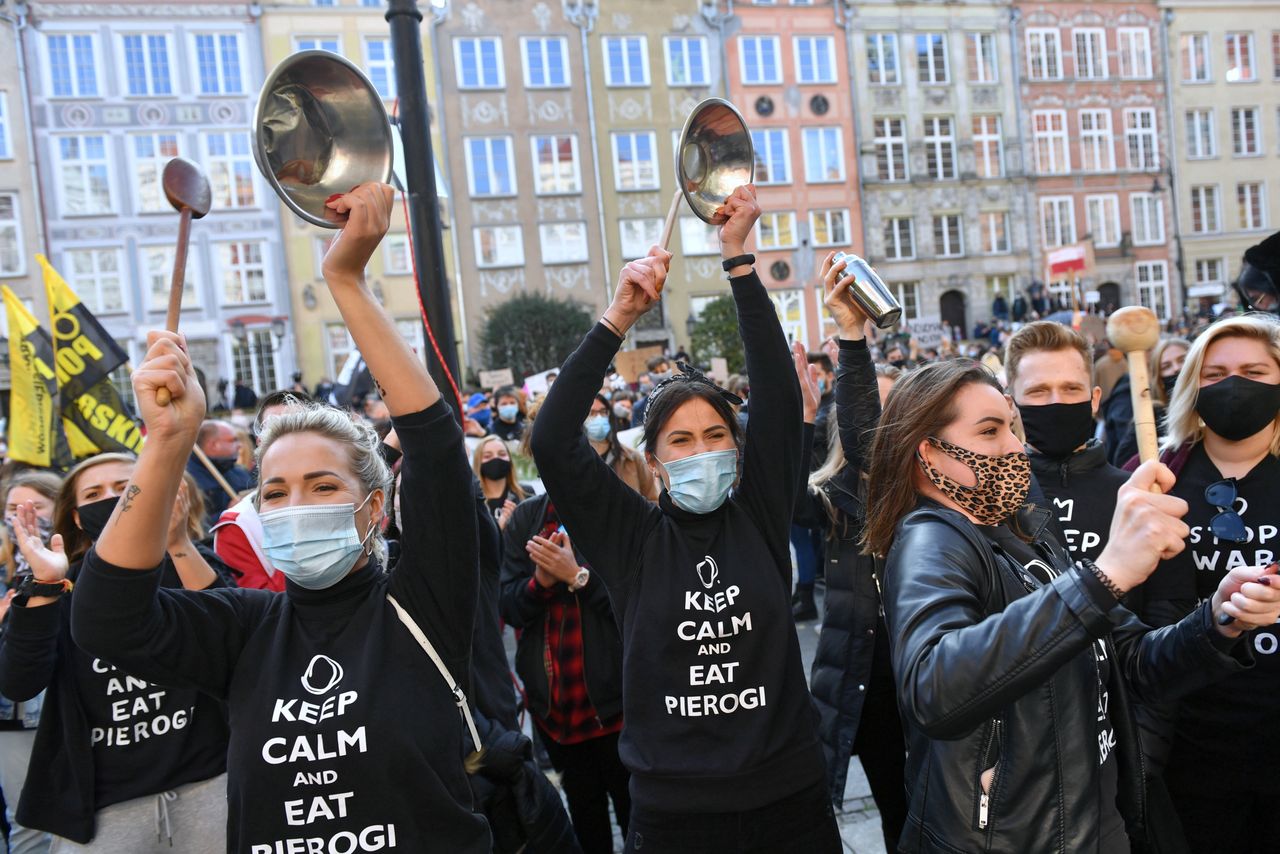 Przedstawiciele trójmiejskiej gastronomii protestują w Gdańsku przeciwko nowym obostrzeniom