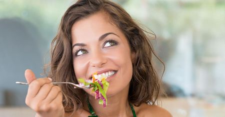 Nowy trend – sirtfood, czyli dieta długowieczności