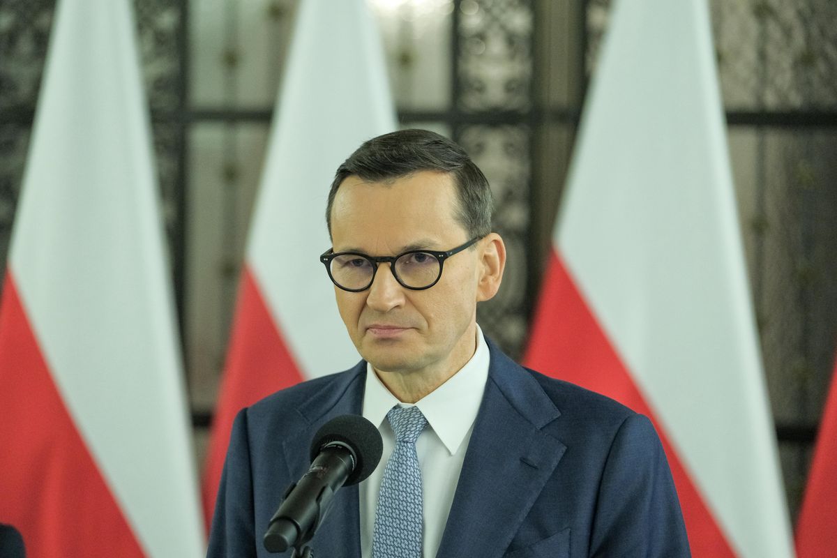 mateusz morawiecki, pis, tvp, tvn24, okrągły stół Morawiecki przerwał dziennikarzowi. Nielegalnie działająca stacja