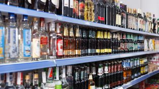 Hit półek z alkoholem. "Piwo i wódka najbardziej zagrożone"