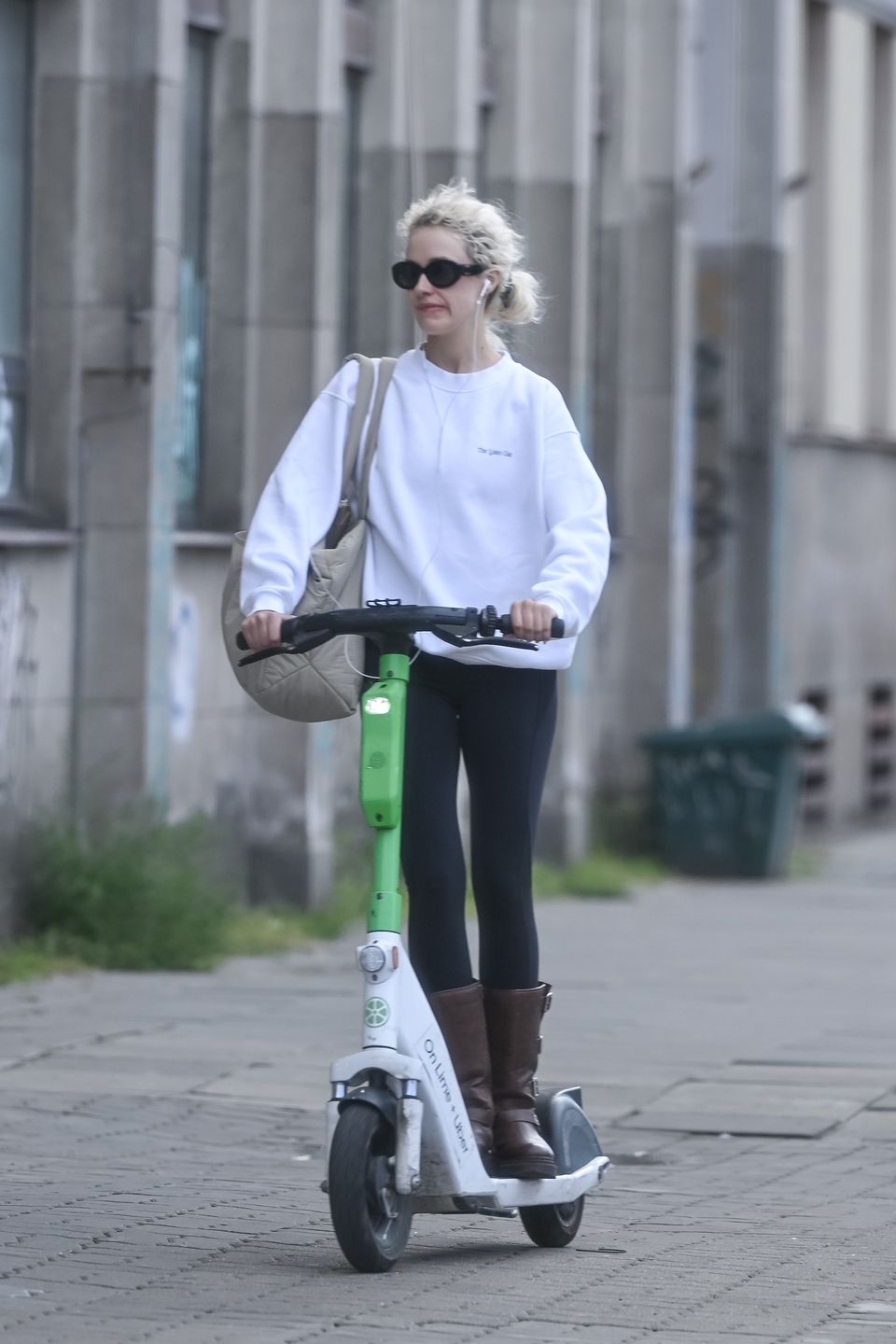 Helena Englert po treningu mknie na czerwonym świetle