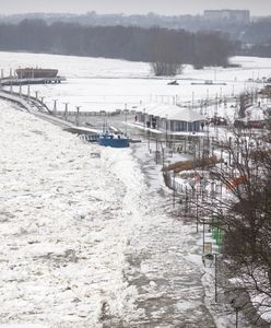 Płock. Wysoki stan wody w Wiśle. Co z lodołamaczami?