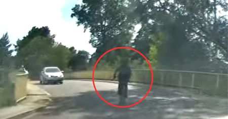 Pijany rowerzysta "przywłaszczył" sobie drogę. Szokujące zachowanie